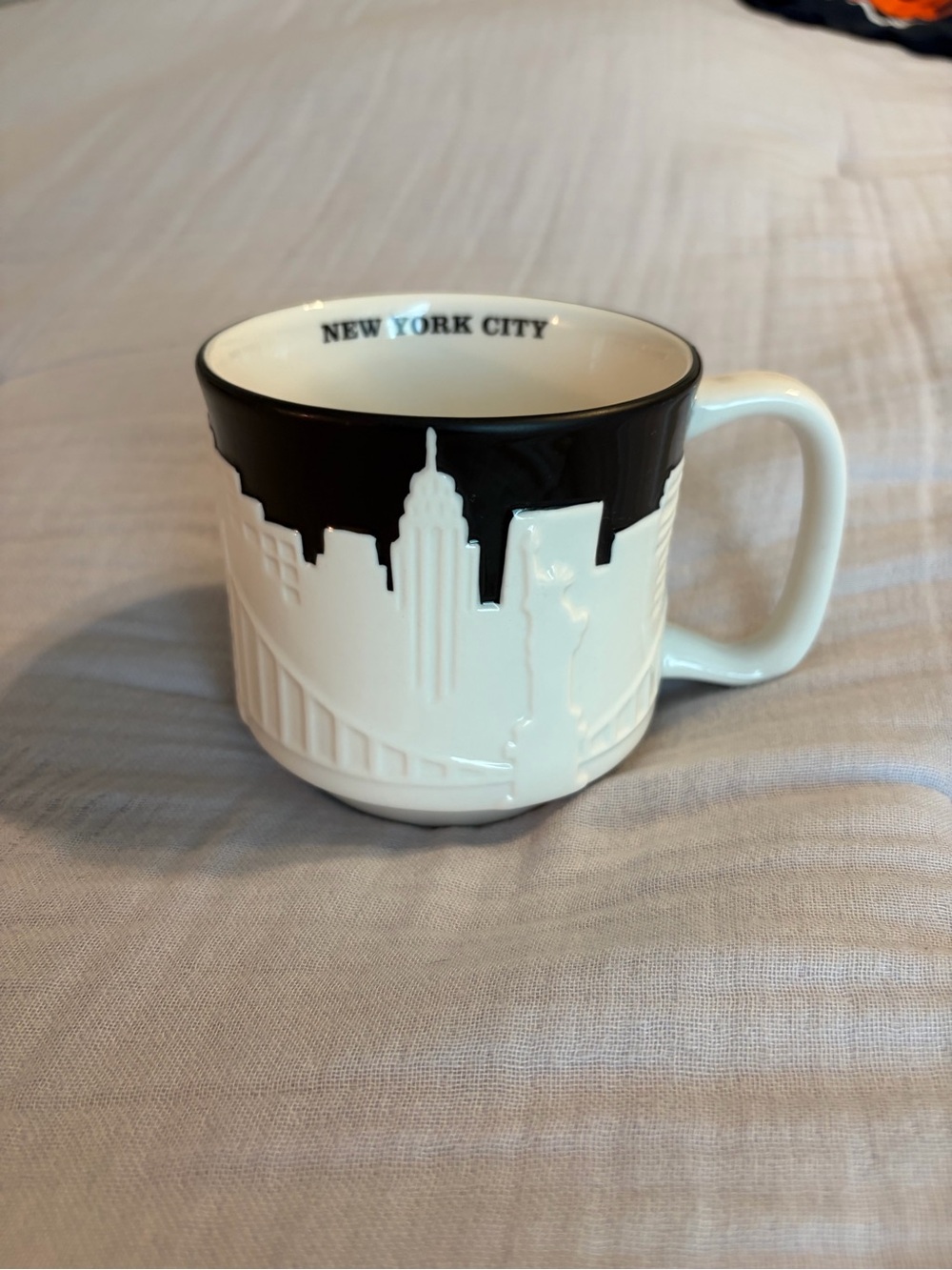 2010 Starbucks New York City Skyline Mug - 16oz